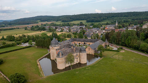 België